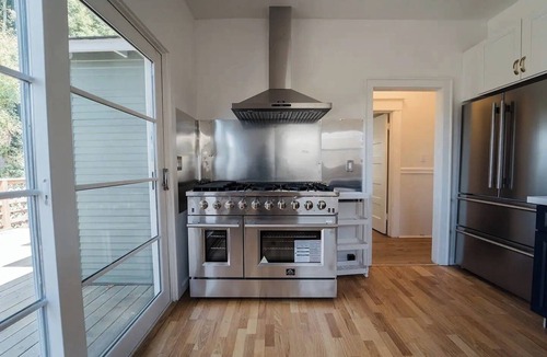 Central Berkeley Apartment | 2336A- Upper 3B2B Unit w/Laundry near UC Berkeley