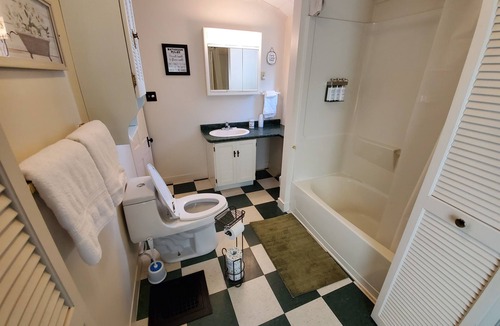 Eustis Other | $25 Nightly Discount on Remaining October dates.nnnnnnn
