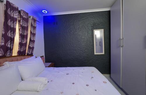 Mutare House | 26 Pike Place