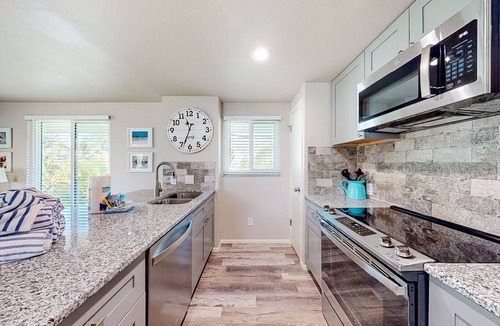 Anna Maria Condo | 2nd-floor condo across the street from the beach with heated pool, balcony, W/D