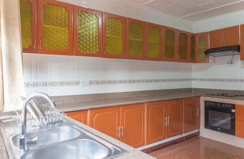Livingstone House | 3 Bed Apartment + Free Hire Car & Airport Pick Up