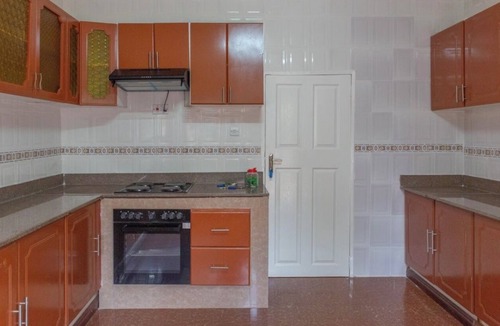 Livingstone House | 3 Bed Apartment + Free Hire Car & Airport Pick Up