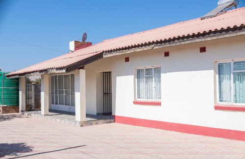 Bulawayo House | 3 Bed Bulawayo Home Backup Power Sleeps 10