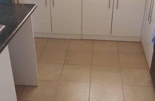 Lusaka House | 3 Bed House - Sleeps 6 - Garden - Parking - Wifi