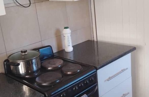 Lusaka House | 3 Bed House - Sleeps 6 - Garden - Parking - Wifi