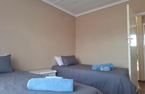 Bulawayo Apartment | 3 bedroom house close to Trade Fair, in Bradfield