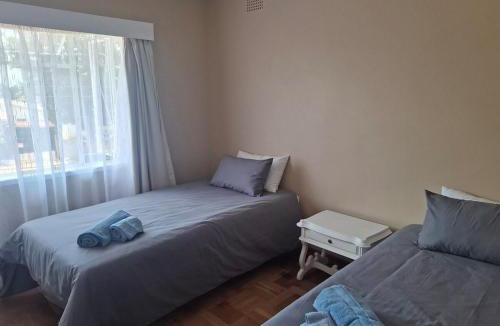 Bulawayo Apartment | 3 bedroom house close to Trade Fair, in Bradfield