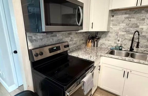 Ridge Wood Heights House | 3-bedroom house in superb Sarasota with cool AC for relaxing stays