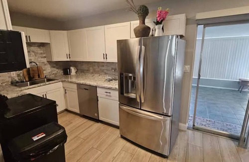 Ridge Wood Heights House | 3-bedroom house in superb Sarasota with cool AC for relaxing stays