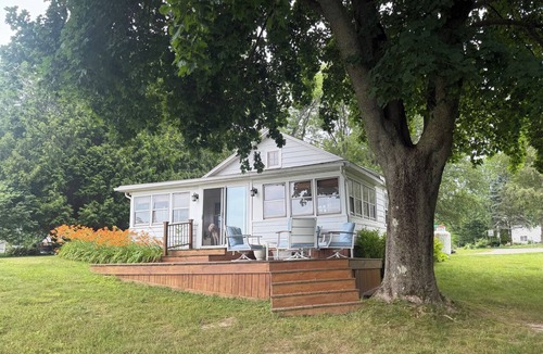 White Cloud House | 3-bedroom lakefront home on All-sports lake with private beach and dock.
