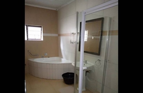 Lusaka House | 3 bedrooms exclusive house in Northmead