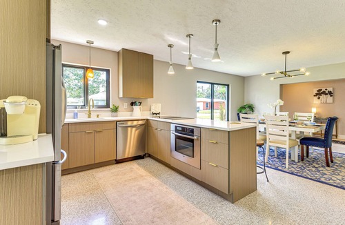 Bradenton House | 3 Mi to Downtown Bradenton: Family Home w/Yard!