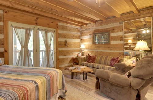 Townsend Apartment | 3 Mi to Nat’l Park: Townsend Apt on Little River!
