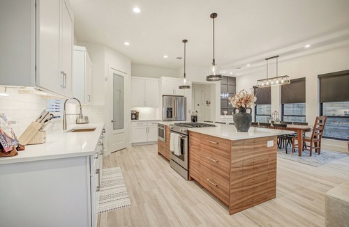Mahncke Park House | 3 Mi to San Antonio River Walk: Gem w/Heated Pool