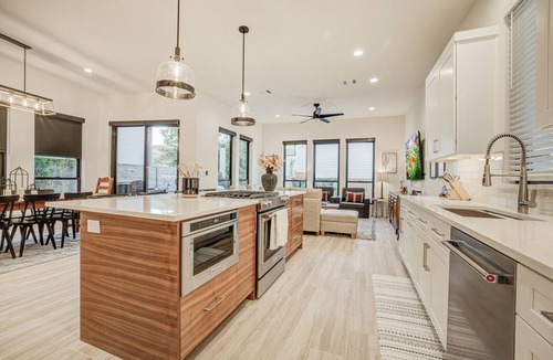 Mahncke Park House | 3 Mi to San Antonio River Walk: Gem w/Heated Pool