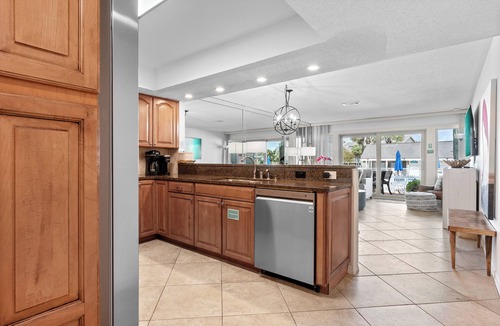 Miramar Beach Villa | 3 MIN WALK - 1st Floor Condo - No Stairs - Steps to Beach & Pool & Golf