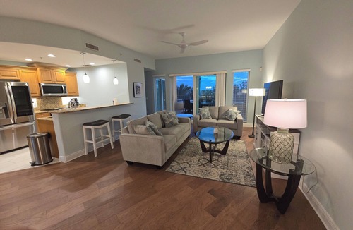 Palmetto Condo | 3BR/2B Condo - 10 Miles to Beaches -Pool - 30+ Day Stays - Escape the Cold