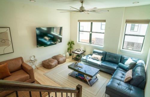 Wetmore House | 3BR City Views Yard Play 8 min to Six Flags