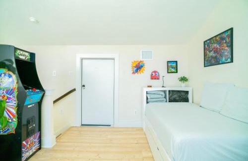 Wetmore House | 3BR City Views Yard Play 8 min to Six Flags
