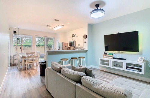 Crestwynd Bay House | 3BR Family-Friendly Town Home Near Disney