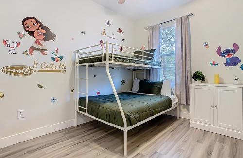 Crestwynd Bay House | 3BR Family-Friendly Townhome Near Disney and Universal