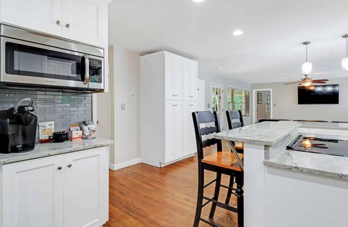 Athens House | 4 Bed 3 Ba Reno w/Saltwater Pool (Heated) 2 miles to Sanford Stadium/Downtown