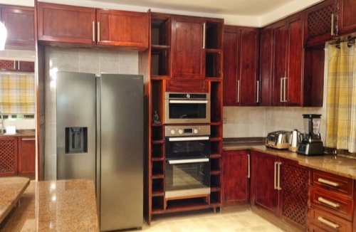 Harare House | 4-Bed House | Near Airport/Solar/Borehole/Secure/Family hol/Business trip/Events