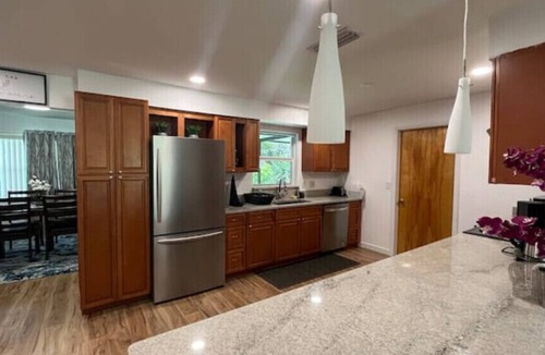 Ocean Woods House | 4 min walk to beach!