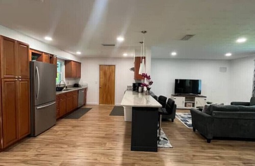 Ocean Woods House | 4 min walk to beach!