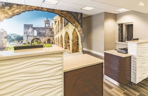 Arsenal House | 4 Units Close to Centro de Artes Gallery! FREE Parking, Pool, FREE Breakfast!