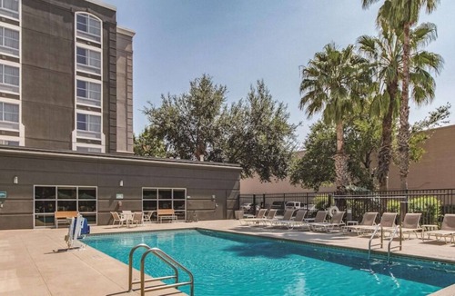 Arsenal House | 4 Units Close to Centro de Artes Gallery! FREE Parking, Pool, FREE Breakfast!