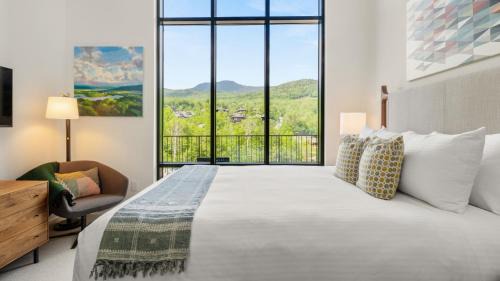 Stowe Area Apartment | 409 - 3 bed - Treehouse unit - Spruce Peak at the Base of Stowe Mt Resort - Sleeps 9
