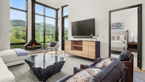 Stowe Area Apartment | 409 - 3 bed - Treehouse unit - Spruce Peak at the Base of Stowe Mt Resort - Sleeps 9