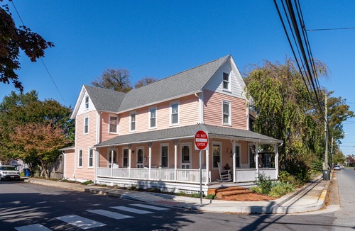 Historic District House | 428 Kings Hwy - Charming Victorian home in Historic Lewes!