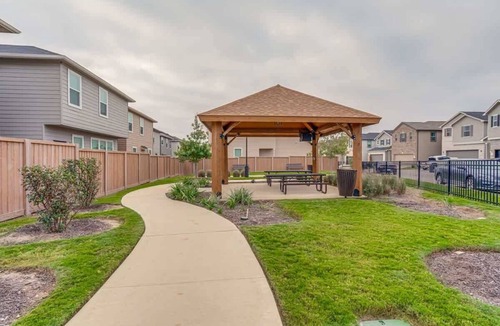 Wetmore House | 4BR/SereneGarden/CharmingPatio/NearTopGolf