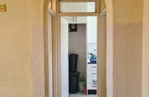 Harare Apartment | 5 minutes into the city. Family sized unit with newly fitted kitchen. No Wifi