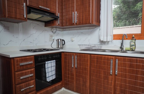 Lusaka House | 5 minutes to Munali Mall! Peaceful bungalow with a pool.
