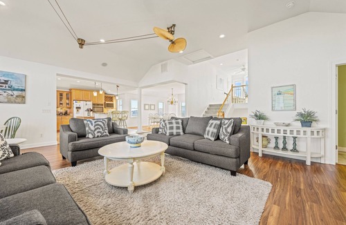 Duck House | 5 O'Clock Somewhere: Close to Beach, Dog-Friendly, Hot Tub & Pool