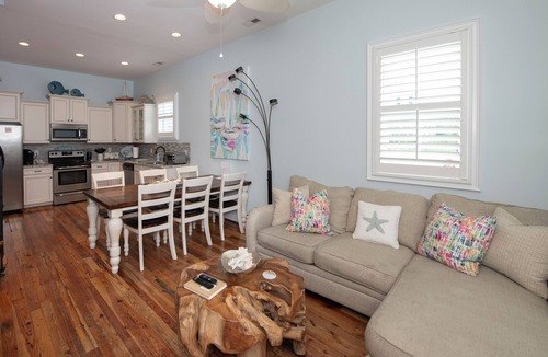 Atlantic Beach House | 5 Star Reviews! Luxury Home, Pool, Steps from Ocean,Sleeps 7, Shops,Restaurants