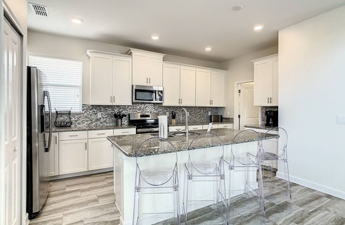 Kissimmee House | 🏝️ 5BR/5BA Home w/Private Pool & Spa, Themed Kids’ Rooms & Resort Fun | Storey Lake Near Disney