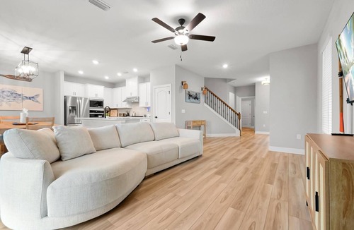Reunion Resort | 6 Bed/4.5 Bathrooms- Lake House View! 14 Min from Disney