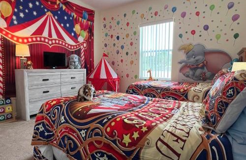Tuscan Hills Villa | 8 Mi to Disney! Villa w/Heated Pool & Games