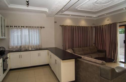 Victoria Falls House | 848 Guest House
