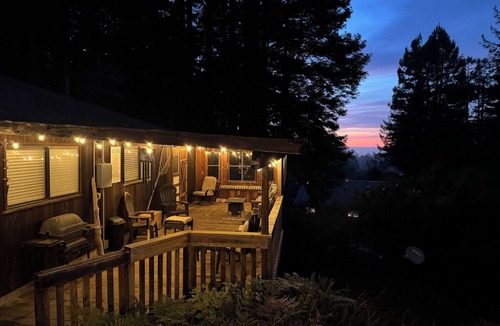 Fort Bragg House | A 2-bed house in peaceful Ft Bragg perfect for relaxing getaway in the redwoods.