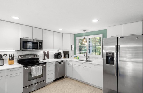 Anna Maria House | A Ray Of Sunshine- Amazing property private basketball court pool/spa on a canal