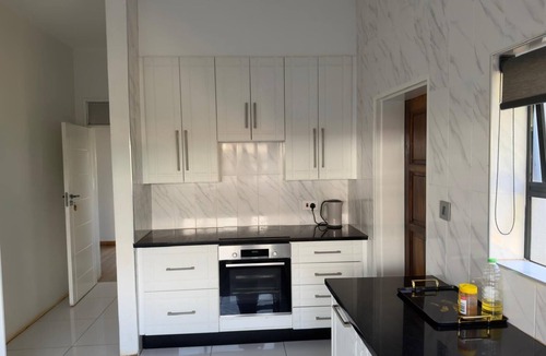 Mazowe Apartment | A spacious, modern 3-bedroom ground-floor villa in Mount Pleasant Heights - 2366