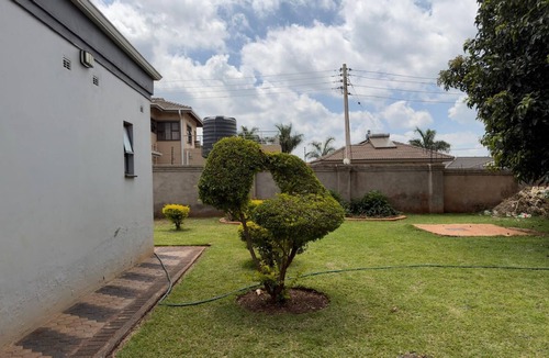 Mazowe Apartment | A spacious, modern 3-bedroom ground-floor villa in Mount Pleasant Heights - 2366