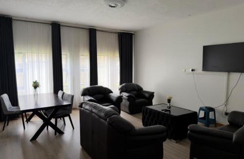 Mazowe Apartment | A spacious modern 3-bedroom ground-floor villa in Mount Pleasant Heights - 2366