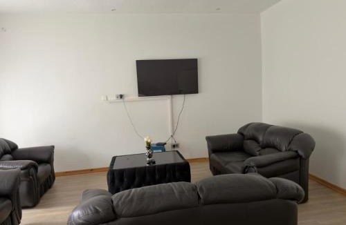 Mazowe Apartment | A spacious modern 3-bedroom ground-floor villa in Mount Pleasant Heights - 2366