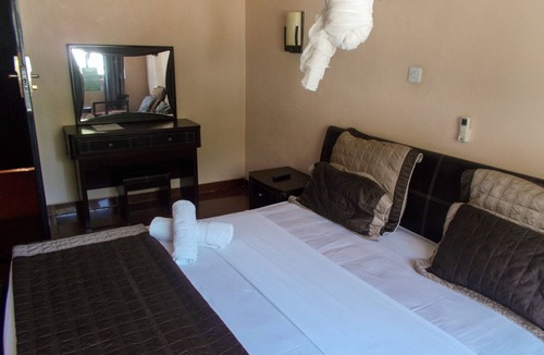 Lusaka Cabin | Acamms Lodge Roma